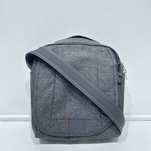 Pacsafe Unisex Adult Gray Metrosafe LS200 Anti Theft Crossbody/Shoulder Bag